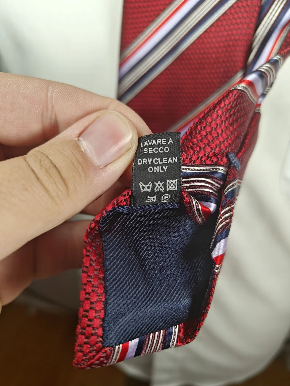 Ermenegildo Zegna Red Navy Striped 100% Silk Jacquard Necktie Made in Italy
